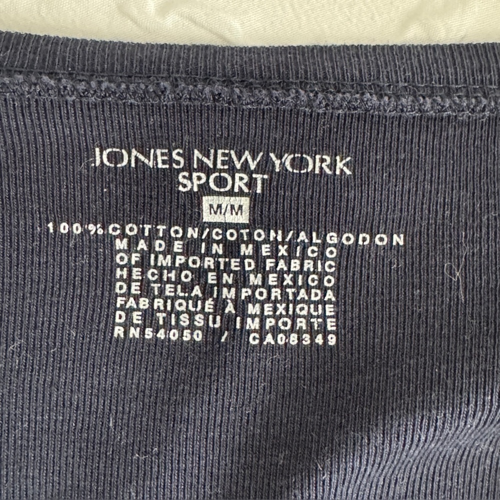 Jones New York Sport V Neck Top Size Medium Navy Blue - Picture 4 of 5